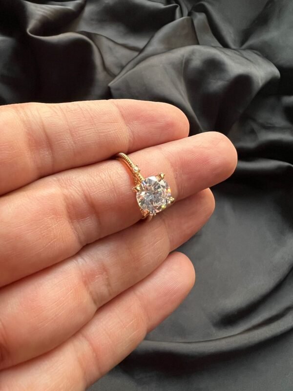 Xuping Diamond Cut Stone Delicate Ring - Image 5
