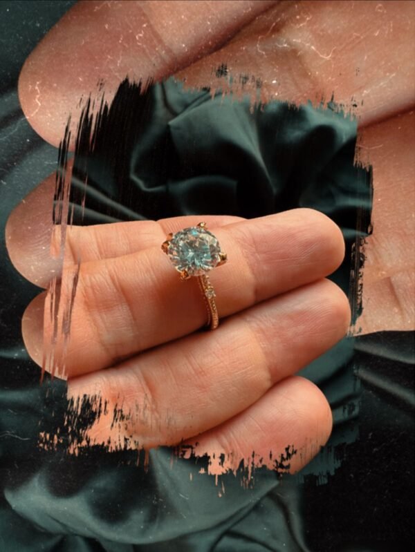 Xuping Diamond Cut Stone Delicate Ring