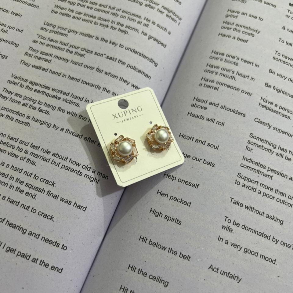 Xuping Pearl Studs - Image 2